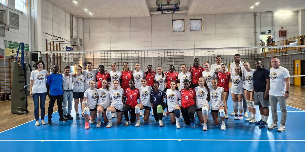 Villadies insieme alla squadra ugandese KCB Nkumba Select Team