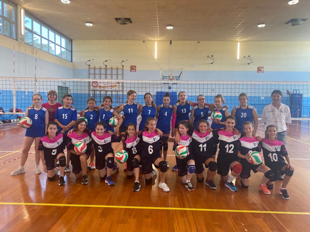 Vivilvolley U12 e Pallavolo Mossa a fine amichevole in trasferta