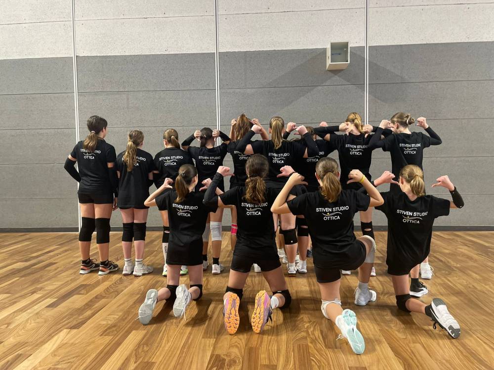 Under 13 Villadies con le nuove magliette da riscaldamento Stiven Studio Ottica Palmanova