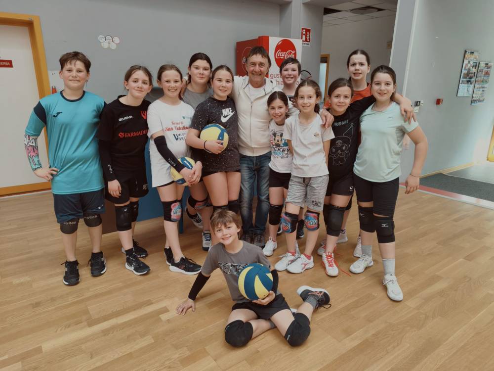 L'Under 12 Vivilvolley fa gli auguri ad Andrea