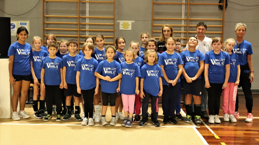 S3 Minivolley con i tecnici Luisa Grion e Patrizia Pacco e il dirigente Andrea Bon